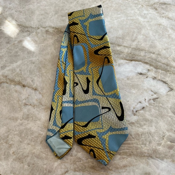 Vintage Wemlon Wembley Men's Geometric Tie Gold - Picture 1 of 5